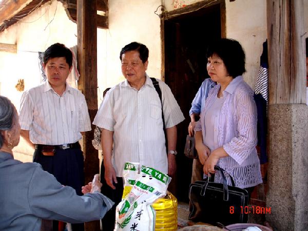 市妇联开展“母亲节”系列活动