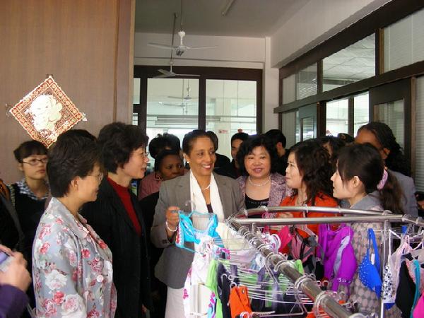 坦桑尼亚联合共和国桑给巴尔总统夫人一行访问厦门市