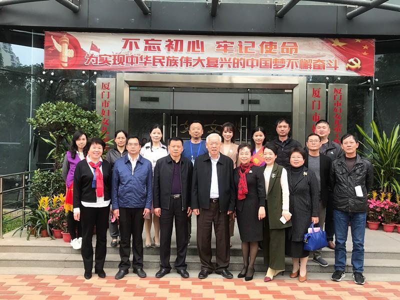 市领导调研巾帼大厦志愿服务阵地建设